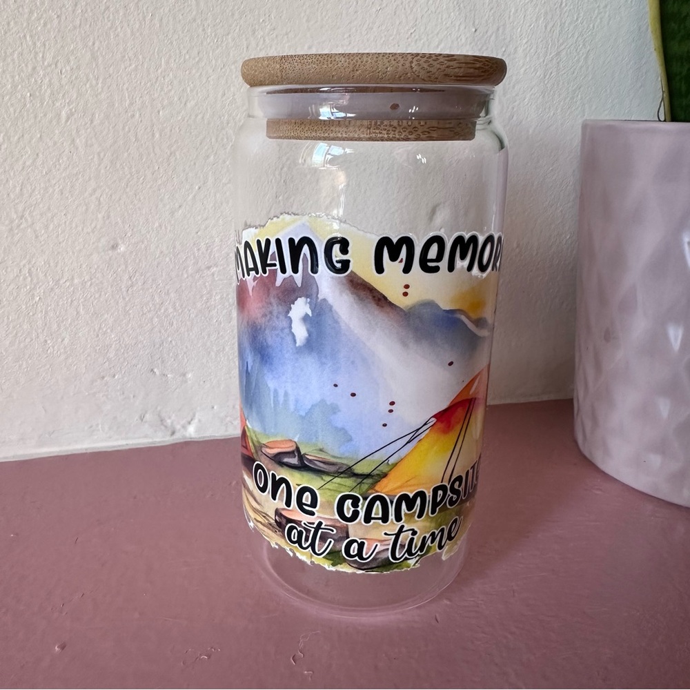 Hand Crafted 20 oz Drinking Glass with Bamboo Lid & Glass Straw